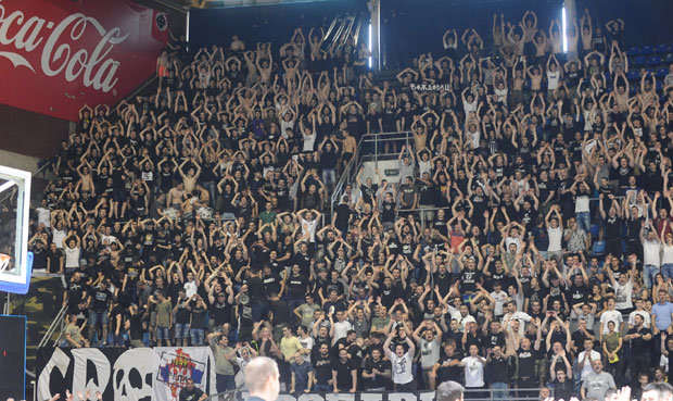 ЦРВЕНО-БЕЛИ СЕ ОГЛАСИЛИ САОПШТЕЊЕМ: Нећемо бити статисти и мирно гледати ово што се дешава